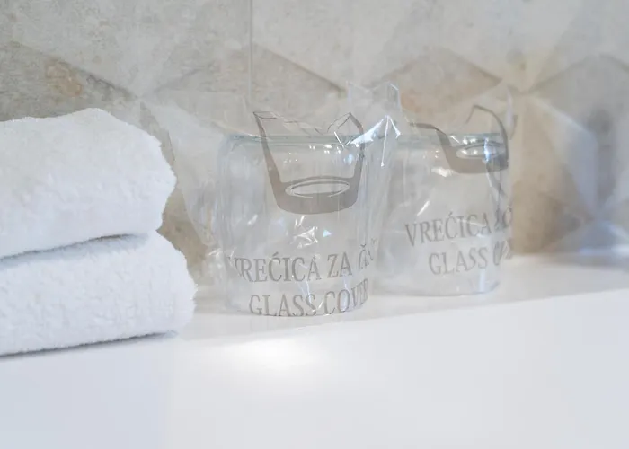 Lux Aleo * マカルスカ